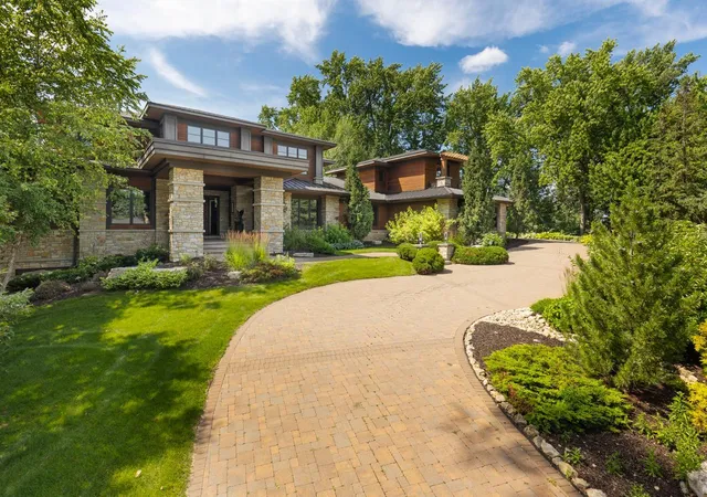 Photo 2 of Mansion for sale at 4603 Annaway Dr, Minneapolis, MN 55436 | MLS# 7081126 | Listing updated on 2026-09-16