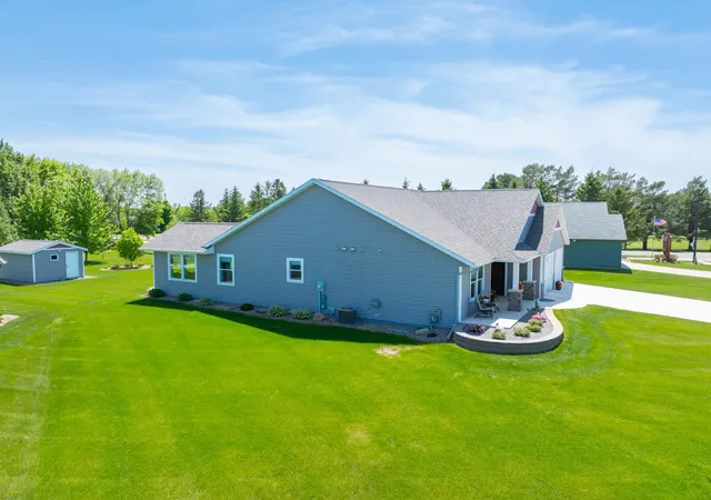 Photo 2 of Single family home for sale at 614 Dewberry Ln, Alexandria, MN 56308 | MLS# 7081465 | Listing updated on 2026-10-07