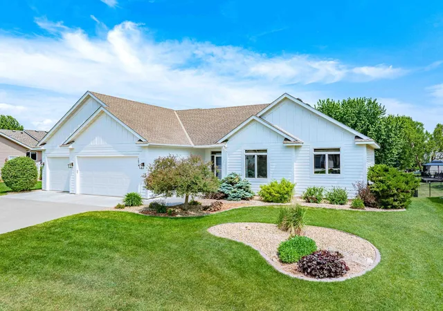 Photo 3 of Sale Pending at 1874 Tierney Dr, Hastings, MN 55033 | MLS# 7081818 | Listing updated on 2026-09-17