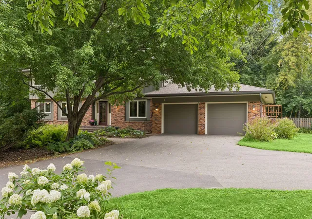 Photo 1 of Single family home for sale at 265 Oakwood Rd, Hopkins, MN 55343 | MLS# 7082622 | Listing updated on 2026-10-12