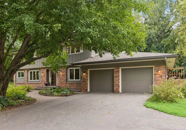 Photo 2 of Single family home for sale at 265 Oakwood Rd, Hopkins, MN 55343 | MLS# 7082622 | Listing updated on 2026-10-12