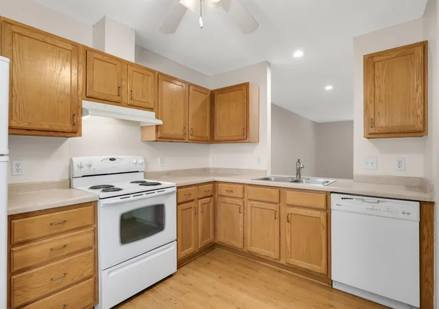 Photo 3 of Single family home for sale at 909 Bahls Dr, Hastings, MN 55033 | MLS# 7082851 | Listing updated on 2026-09-17