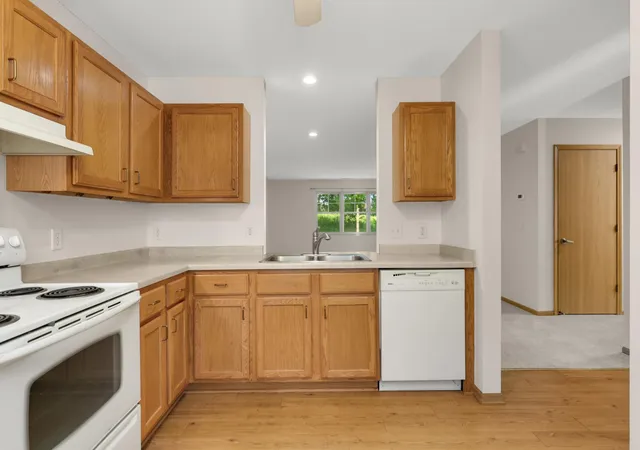 Photo 4 of Single family home for sale at 909 Bahls Dr, Hastings, MN 55033 | MLS# 7082851 | Listing updated on 2026-09-17