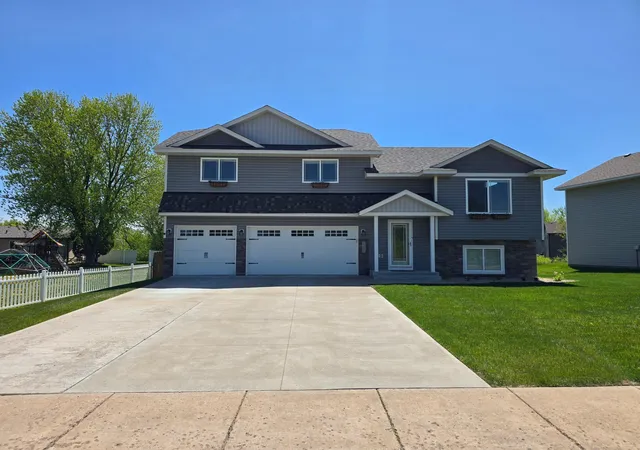 Photo 2 of Sale Pending at 1240 W 6th Street, Rush City, MN 55069 | MLS# 7083073 | Listing updated on 2026-09-18