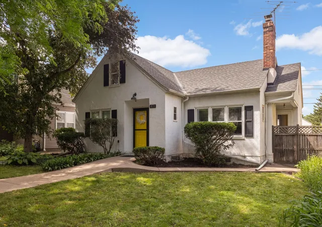 Photo 2 of Single family home for sale at 871 Sherwood Ave, Saint Paul, MN 55106 | MLS# 7083333 | Listing updated on 2026-09-18