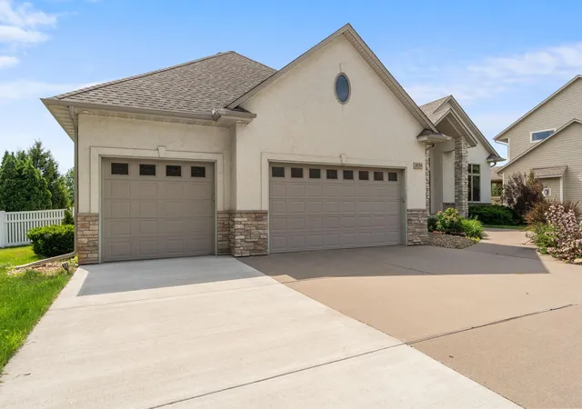 Photo 3 of Single family home for sale at 2634 Tournament Players Cir N, Minneapolis, MN 55449 | MLS# 7087045 | Listing updated on 2026-09-17