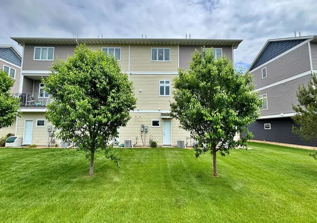 Photo 3 of Single family home for sale at 2157 Rolling Green Ln, North Mankato, MN 56003 | MLS# 7087400 | Listing updated on 2026-09-09