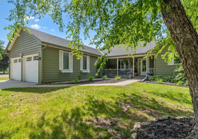 Photo 2 of Single family home for sale at 1417 Fairway Dr, Faribault, MN 55021 | MLS# 7089552 | Listing updated on 2026-09-17