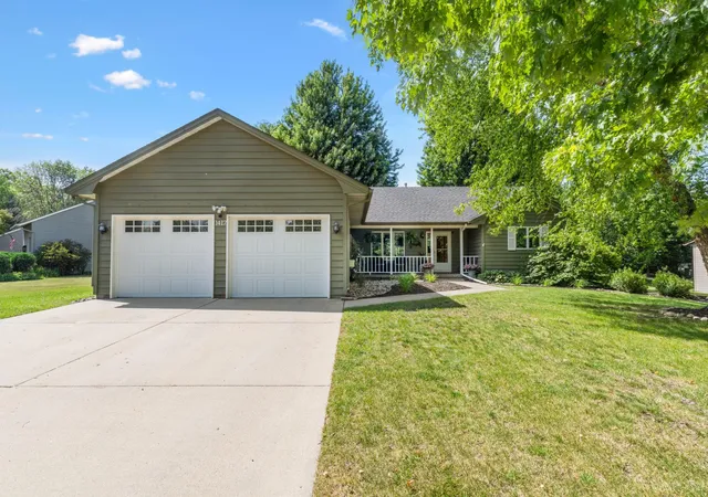 Photo 3 of Single family home for sale at 1417 Fairway Dr, Faribault, MN 55021 | MLS# 7089552 | Listing updated on 2026-09-17