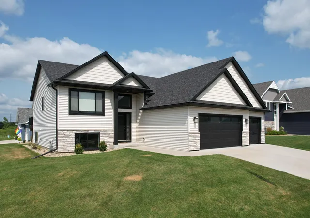 Photo 2 of Sale Pending at 6201 55th Avenue Nw, Rochester, MN 55901 | MLS# 7089875 | Listing updated on 2026-09-09