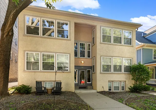 Photo 2 of Condo for sale at 2011 Emerson Ave S #202, Minneapolis, MN 55405 | MLS# 7090017 | Listing updated on 2026-09-17