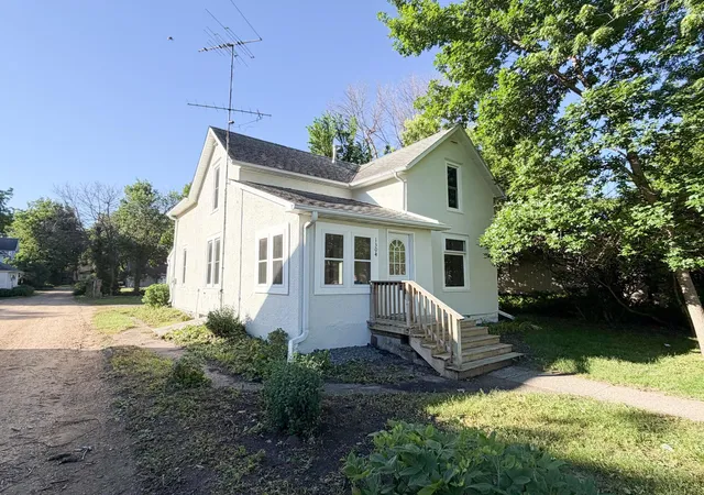 Photo 1 of Single family home for sale at 1304 3rd Avenue, Worthington, MN 56187 | MLS# 7091127 | Listing updated on 2026-09-09