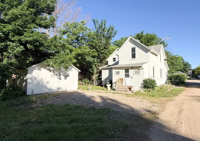Photo 3 of Single family home for sale at 1304 3rd Avenue, Worthington, MN 56187 | MLS# 7091127 | Listing updated on 2026-09-09