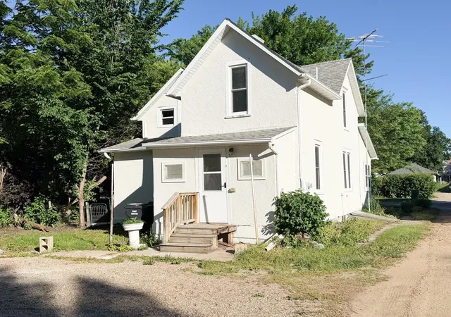 Photo 4 of Single family home for sale at 1304 3rd Avenue, Worthington, MN 56187 | MLS# 7091127 | Listing updated on 2026-09-09