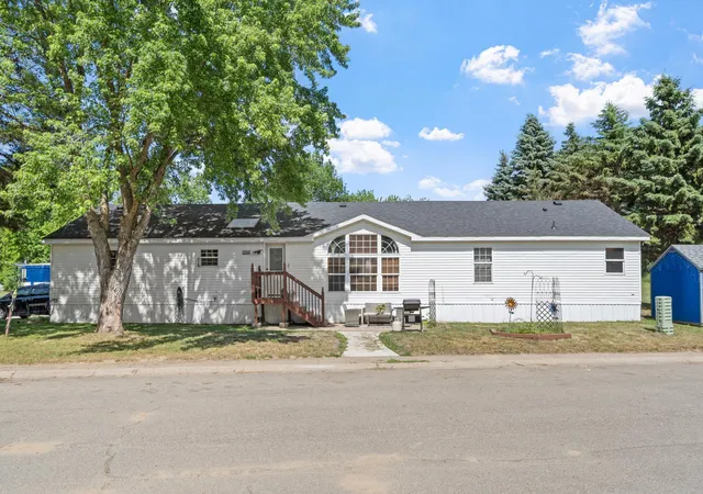 Photo 4 of Sale Pending at 93 Riverside Ter, Watertown, MN 55388 | MLS# 7091825 | Listing updated on 2026-09-16