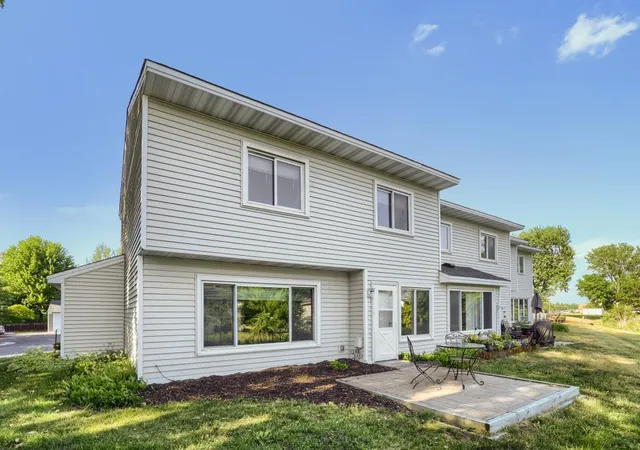 Photo 2 of Single family home for sale at 5918 Cahill Ave, Inver Grove Heights, MN 55076 | MLS# 7092321 | Listing updated on 2026-09-17