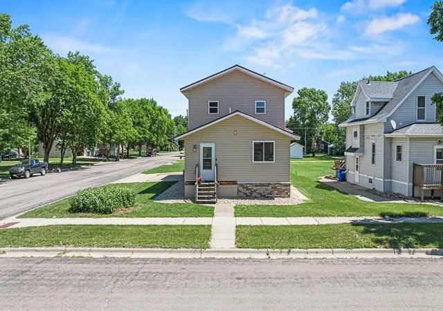 Photo 4 of Single family home for sale at 313 7th Street W, Canby, MN 56220 | MLS# 7092796 | Listing updated on 2026-09-18