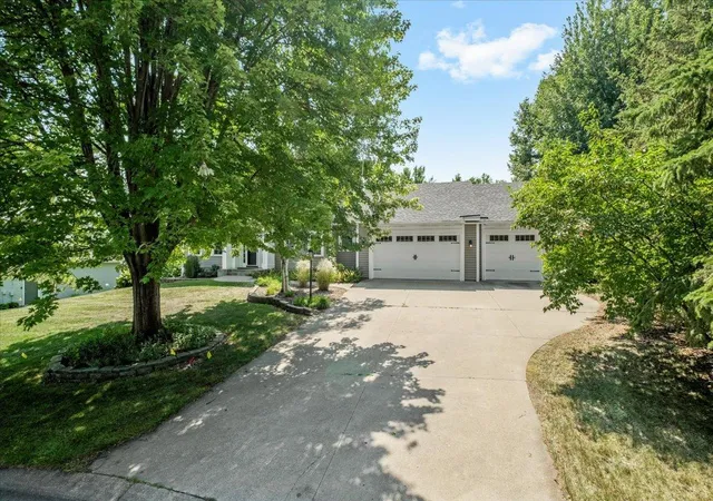 Photo 2 of Single family home for sale at 794 Interlachen Draw, Saint Paul, MN 55125 | MLS# 7094224 | Listing updated on 2026-09-17
