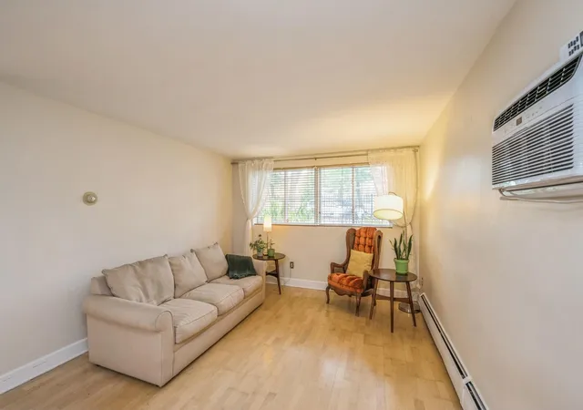 Photo 4 of Condo for sale at 2507 Bryant Ave S #1, Minneapolis, MN 55405 | MLS# 7095630 | Listing updated on 2026-09-18