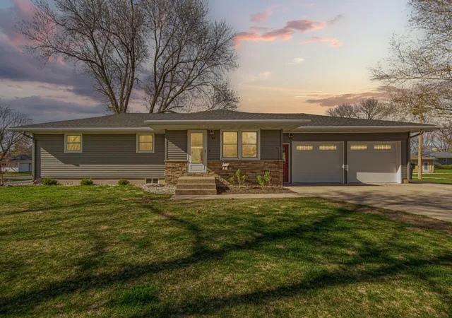 Photo 3 of Single family home for sale at 818 Lincoln Ave, Gaylord, MN 55334 | MLS# 7095857 | Listing updated on 2026-09-16