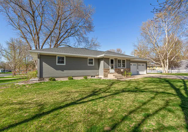 Photo 3 of Single family home for sale at 818 Lincoln Ave, Gaylord, MN 55334 | MLS# 7095857 | Listing updated on 2026-09-16