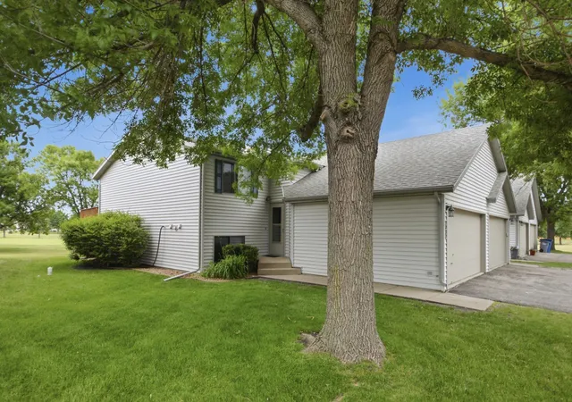 Photo 3 of Single family home for sale at 2830 32nd Street S, Moorhead, MN 56560 | MLS# 7096560 | Listing updated on 2026-09-10