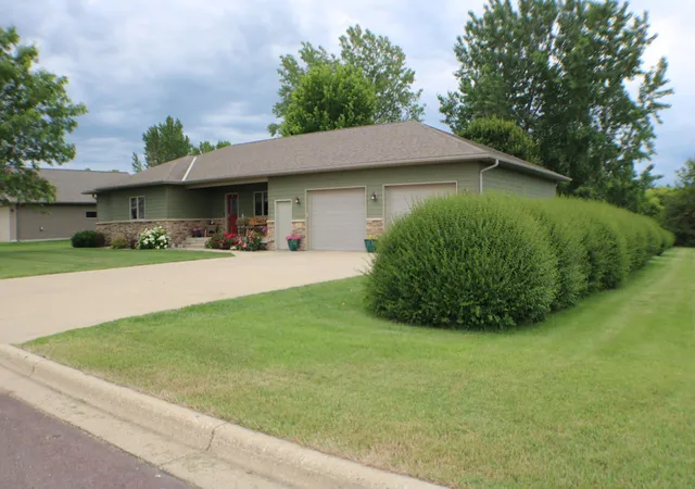 Photo 3 of Single family home for sale at 409 Fox Lake Ave, Sherburn, MN 56171 | MLS# 7097431 | Listing updated on 2026-09-16