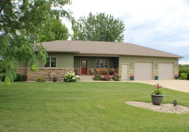Photo 4 of Single family home for sale at 409 Fox Lake Ave, Sherburn, MN 56171 | MLS# 7097431 | Listing updated on 2026-09-16