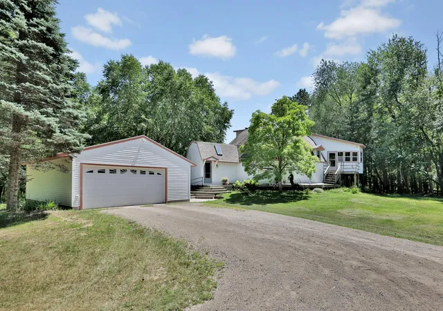 Photo 2 of Single family home for sale at 22513 Sunrise Rd Ne, Stacy, MN 55079 | MLS# 7097804 | Listing updated on 2026-09-09