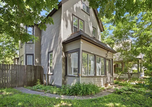 Photo 3 of Sale Pending at 2923 Girard Ave N, Minneapolis, MN 55411 | MLS# 7099060 | Listing updated on 2026-09-09