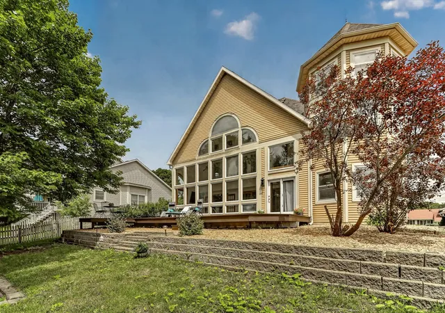 Photo 2 of Single family home for sale at 1851 22nd Avenue Ne, Rochester, MN 55906 | MLS# 7099086 | Listing updated on 2026-09-17