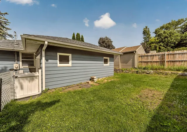 Photo 4 of Single family home for sale at 1401 10th Street NE, Rochester, MN 55906 | MLS# 7100989 | Listing updated on 2026-09-17