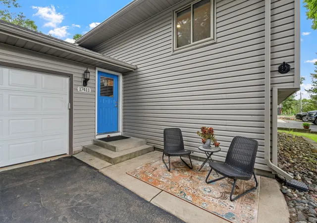 Photo 2 of Sale Pending at 17411 Sunset Trl Sw, Prior Lake, MN 55372 | MLS# 7103004 | Listing updated on 2026-09-09