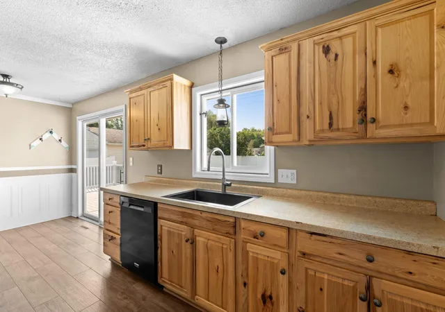 Photo 2 of Single family home for sale at 622 30th Street Ne, Rochester, MN 55906 | MLS# 7103155 | Listing updated on 2026-09-18
