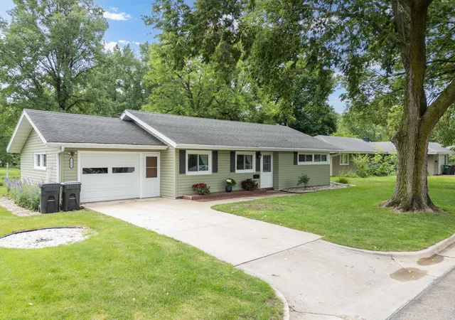 Photo 4 of Single family home for sale at 1426 Graham Ct SE, Rochester, MN 55904 | MLS# 7103881 | Listing updated on 2026-09-16