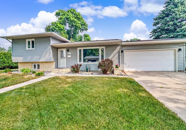 Photo 2 of Single family home for sale at 201 29th Avenue N, Fargo, ND 58102 | MLS# 7104532 | Listing updated on 2026-09-17