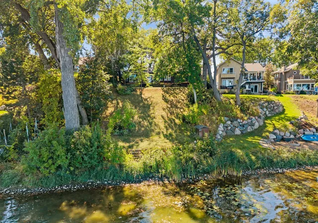 Photo 4 of Single family home for sale at 168 Peninsula Rd, Minneapolis, MN 55441 | MLS# 7106043 | Listing updated on 2026-09-17