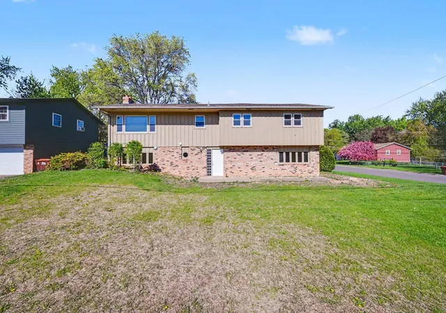 Photo 1 of Single family home for sale at 2000 Westview Dr, Hastings, MN 55033 | MLS# 7106851 | Listing updated on 2026-09-17