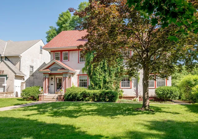 Photo 4 of Condo for sale at 1917 Summit Ave #2, Saint Paul, MN 55105 | MLS# 7107128 | Listing updated on 2026-09-17