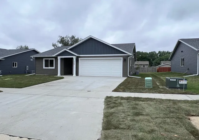 Photo 2 of Single family home for sale at 1425 Sunrise Ave Se, Rochester, MN 55904 | MLS# 7107739 | Listing updated on 2026-09-09