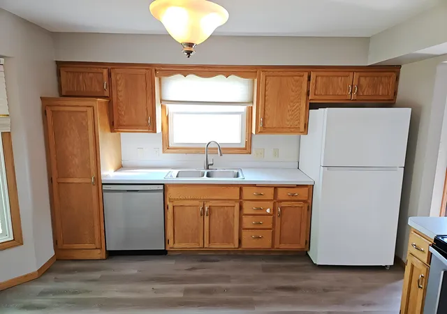 Photo 4 of Single family home for sale at 7613 Fairfield Rd, Minneapolis, MN 55444 | MLS# 7107913 | Listing updated on 2026-09-16