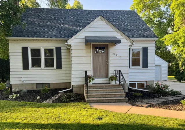 Photo 2 of Sale Pending at 314 Colfax Ave Nw, Renville, MN 56284 | MLS# 7108972 | Listing updated on 2026-09-17