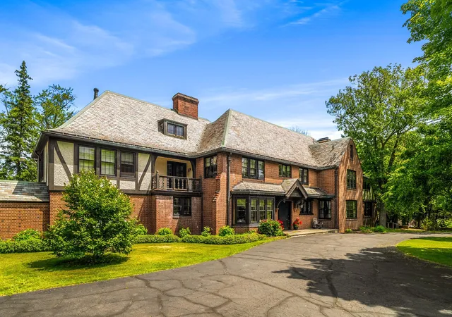 Photo 2 of Mansion for sale at 415 N Hawthorne Rd, Duluth, MN 55812 | MLS# 7109212 | Listing updated on 2026-09-17