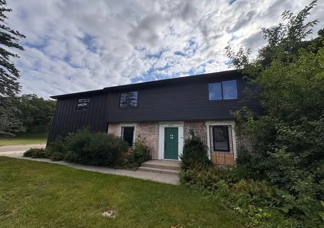 Photo 3 of Single family home for sale at 6601 Naomi Dr, Minneapolis, MN 55439 | MLS# 7109486 | Listing updated on 2026-09-16