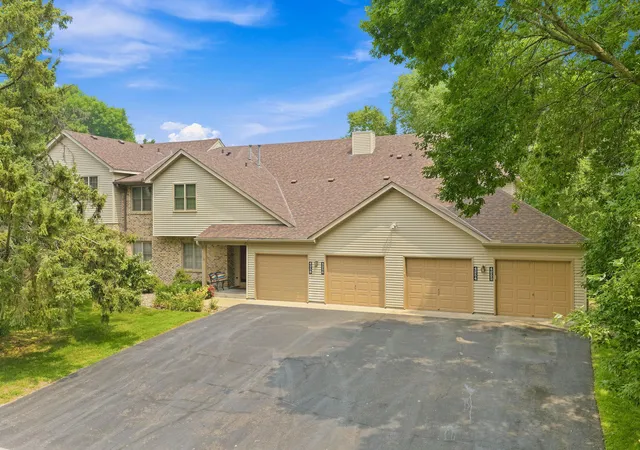 Photo 2 of Condo for sale at 4254 Oakmede Ln #87B, Saint Paul, MN 55110 | MLS# 7109544 | Listing updated on 2026-09-09