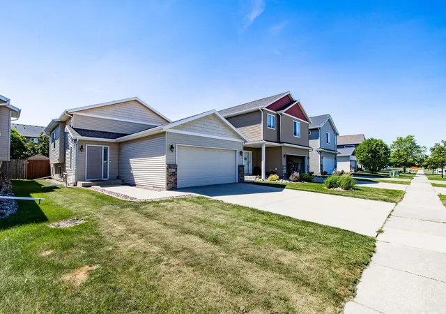 Photo 3 of Single family home for sale at 4017 9th Street S, Moorhead, MN 56560 | MLS# 7109634 | Listing updated on 2026-09-09
