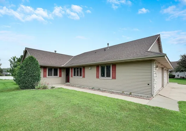 Photo 2 of Single family home for sale at 241 Tuttle Dr, Hastings, MN 55033 | MLS# 7109718 | Listing updated on 2026-09-17