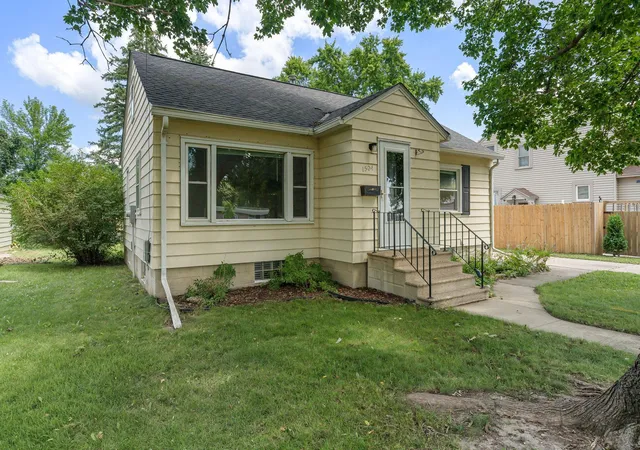 Photo 3 of Sale Pending at 1504 4th Avenue Nw, Austin, MN 55912 | MLS# 7109730 | Listing updated on 2026-09-17