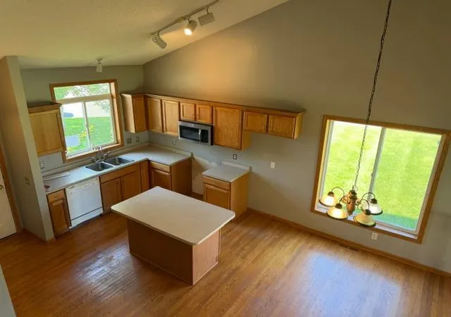 Photo 3 of Single family home for sale at 1516 Dublin Ct, Shakopee, MN 55379 | MLS# 7110559 | Listing updated on 2026-09-18