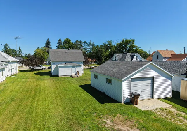 Photo 3 of Single family home for sale at 313 Minnesota Ave E, Sebeka, MN 56477 | MLS# 7110570 | Listing updated on 2026-09-15